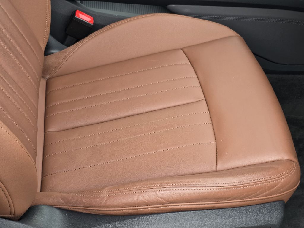 Photo 22 of this AUDI E-TRON