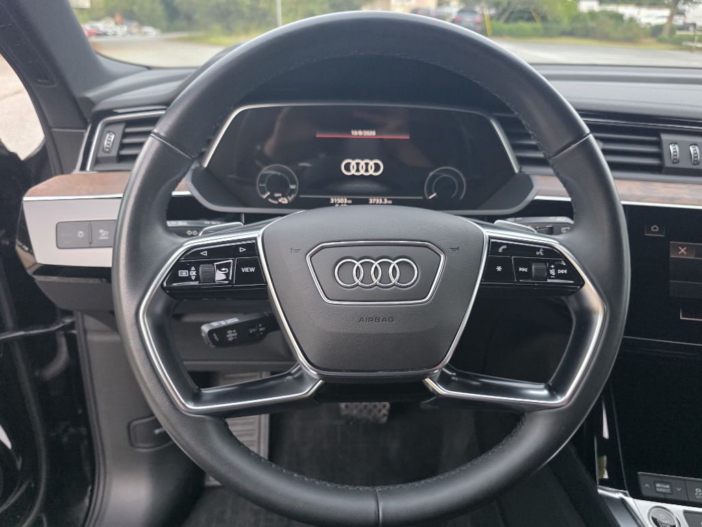 Photo 27 of this AUDI E-TRON