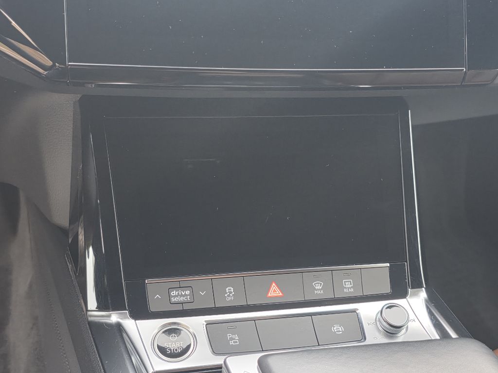 Photo 31 of this AUDI E-TRON