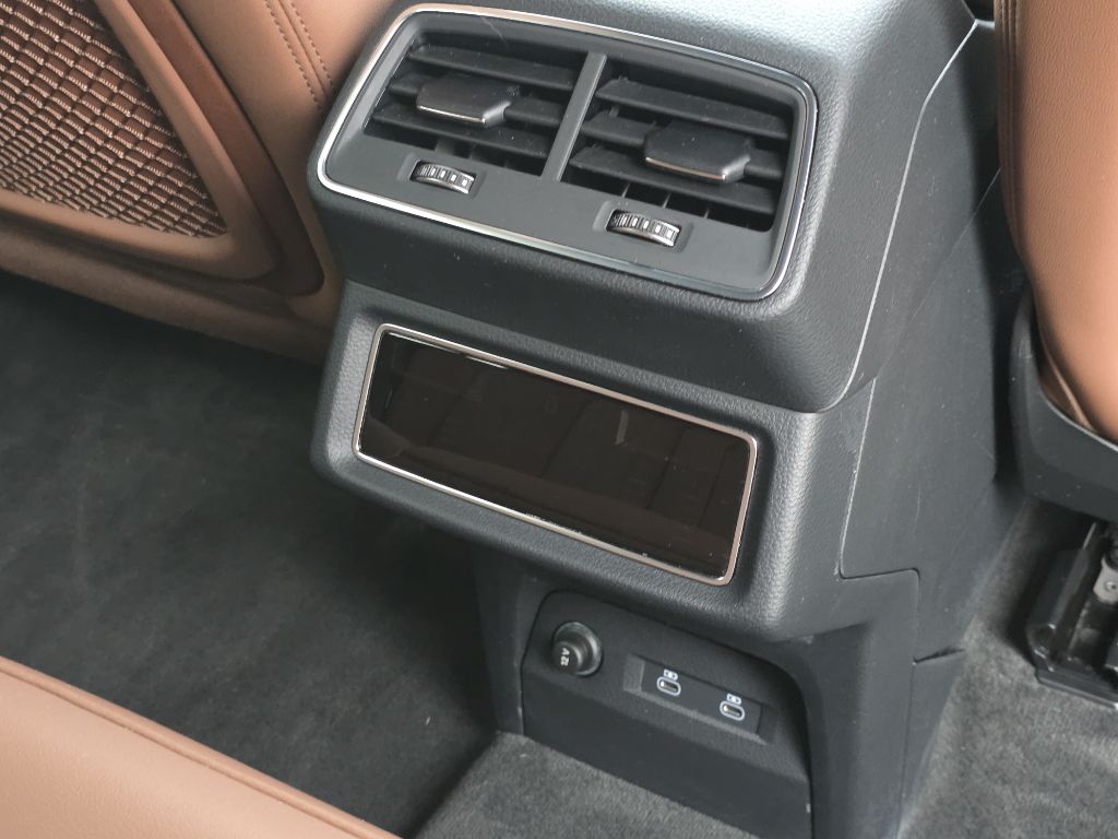 Photo 20 of this AUDI E-TRON
