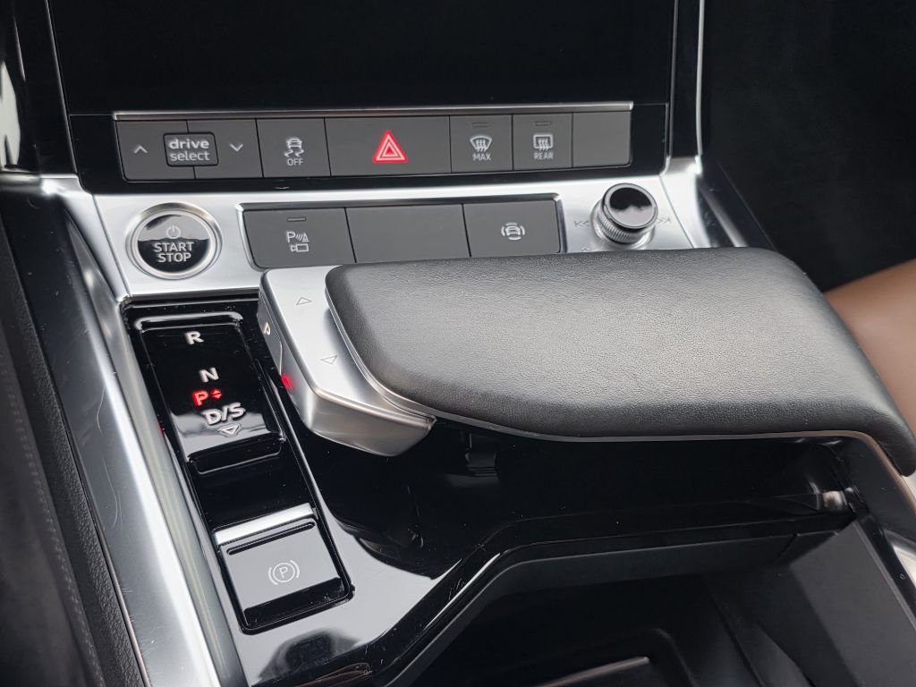 Photo 32 of this AUDI E-TRON