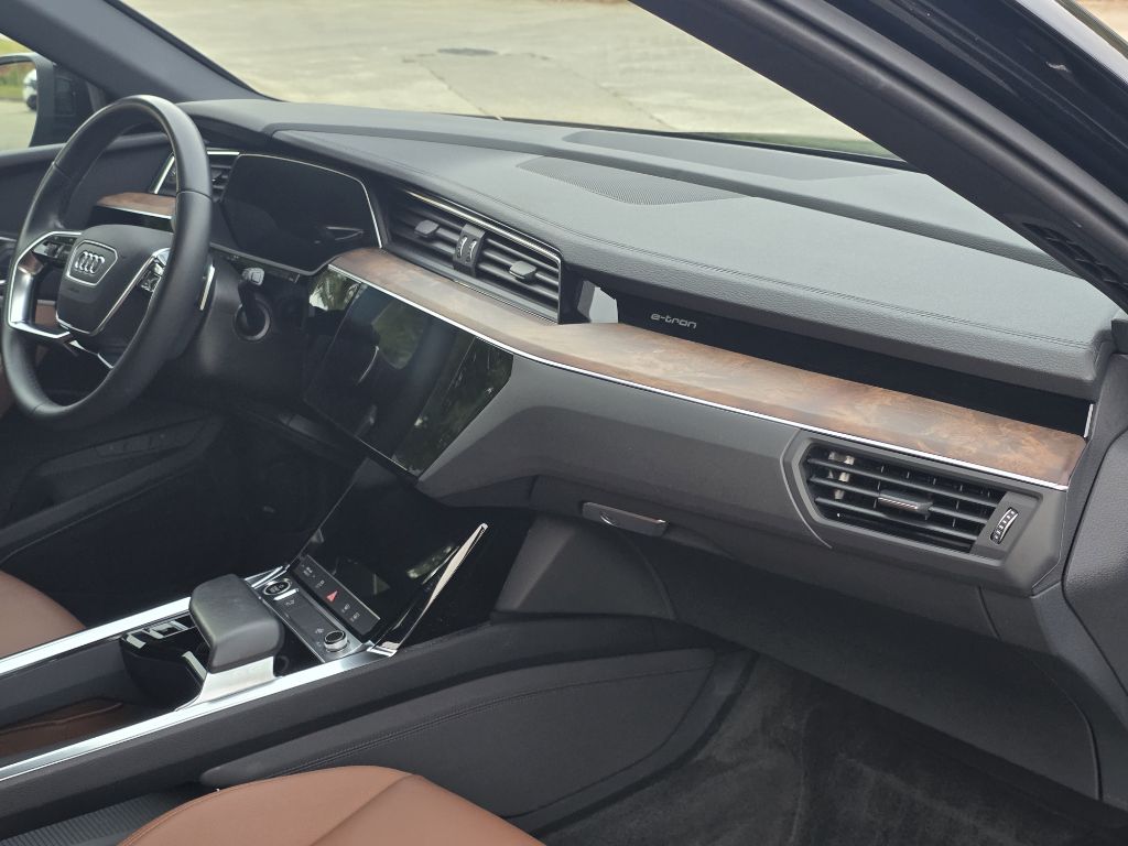 Photo 24 of this AUDI E-TRON