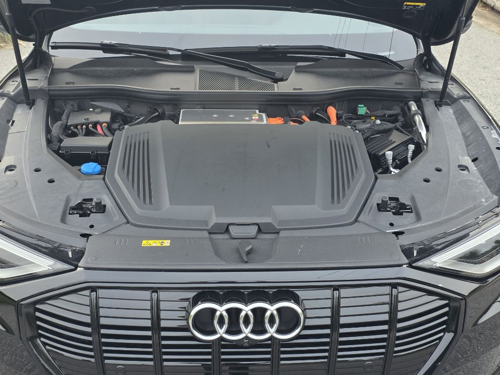 Photo 25 of this AUDI E-TRON