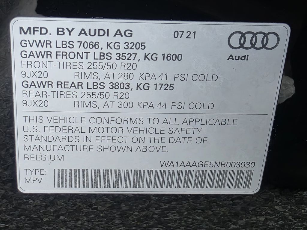 Photo 10 of this AUDI E-TRON