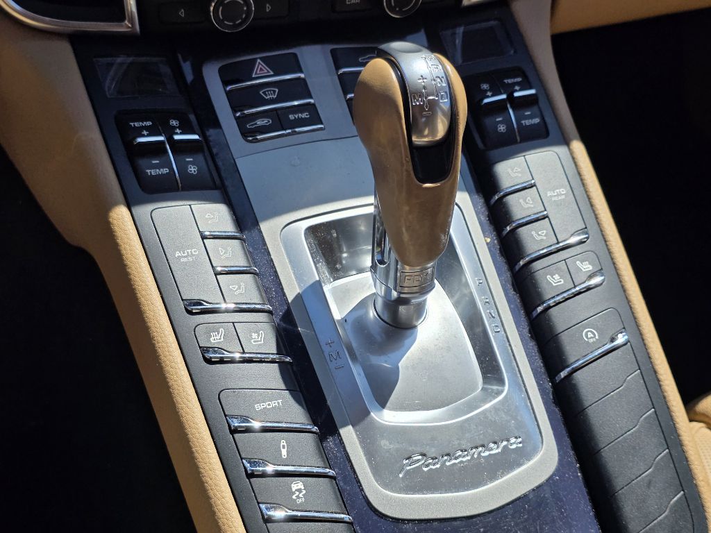 Photo 29 of this PORSCHE PANAMERA