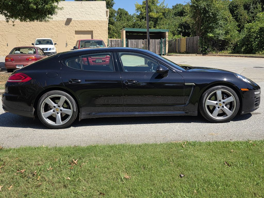 Photo 6 of this PORSCHE PANAMERA