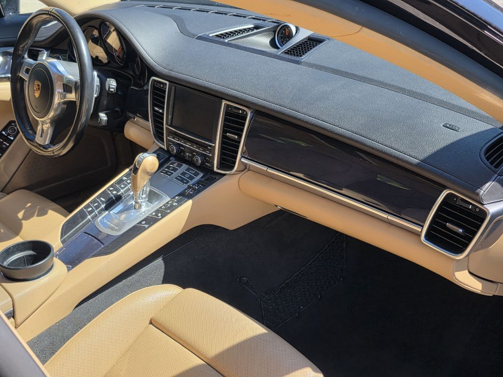 Photo 24 of this PORSCHE PANAMERA
