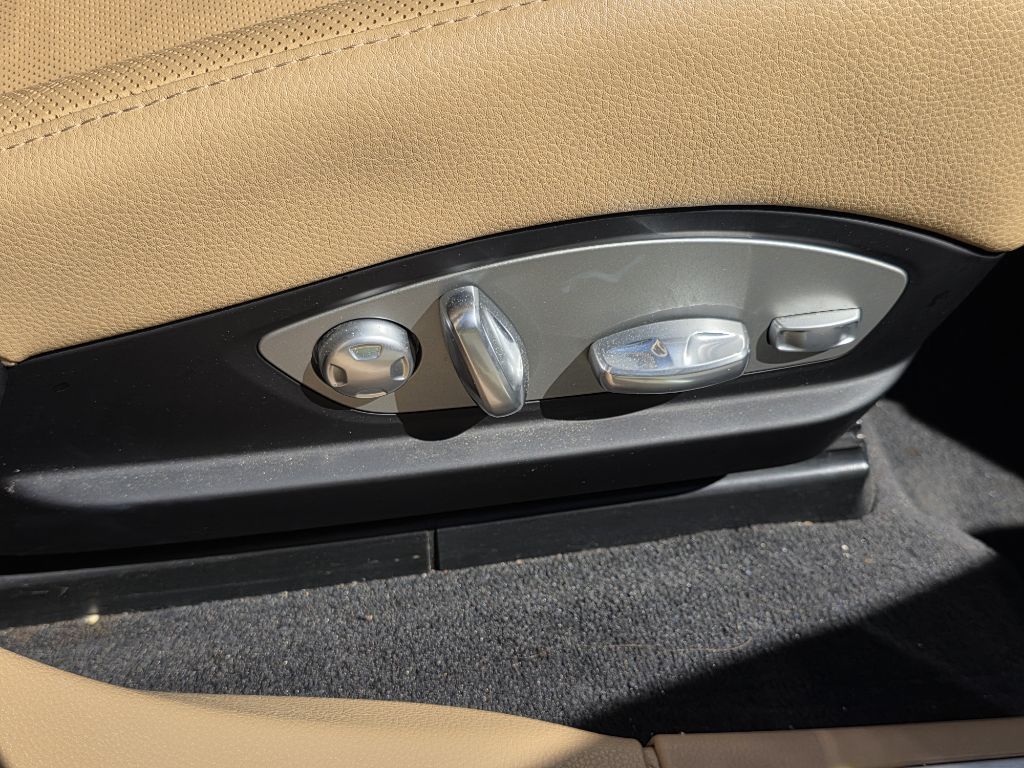 Photo 22 of this PORSCHE PANAMERA