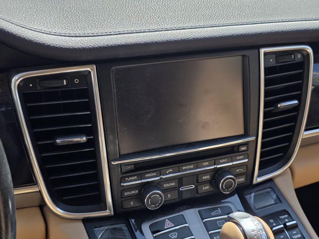 Photo 28 of this PORSCHE PANAMERA