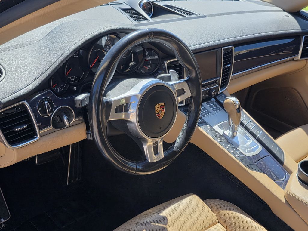 Photo 13 of this PORSCHE PANAMERA