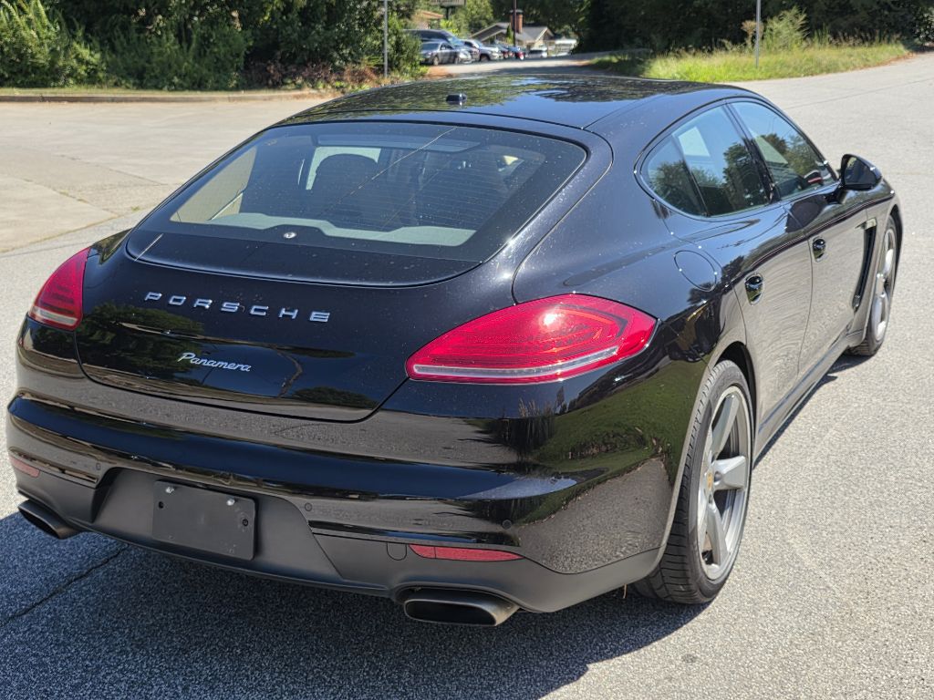 Photo 5 of this PORSCHE PANAMERA