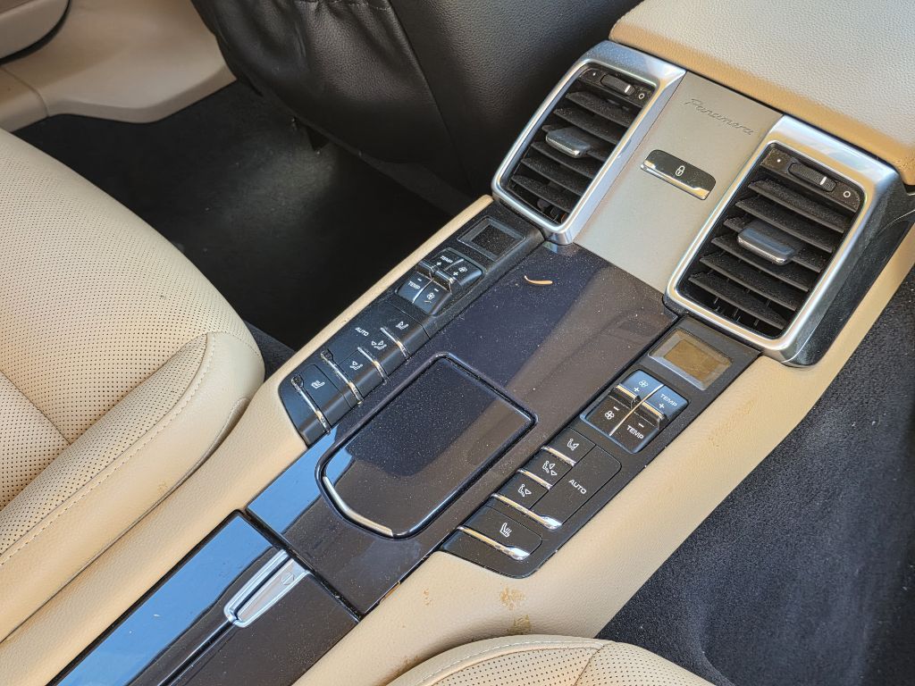 Photo 20 of this PORSCHE PANAMERA