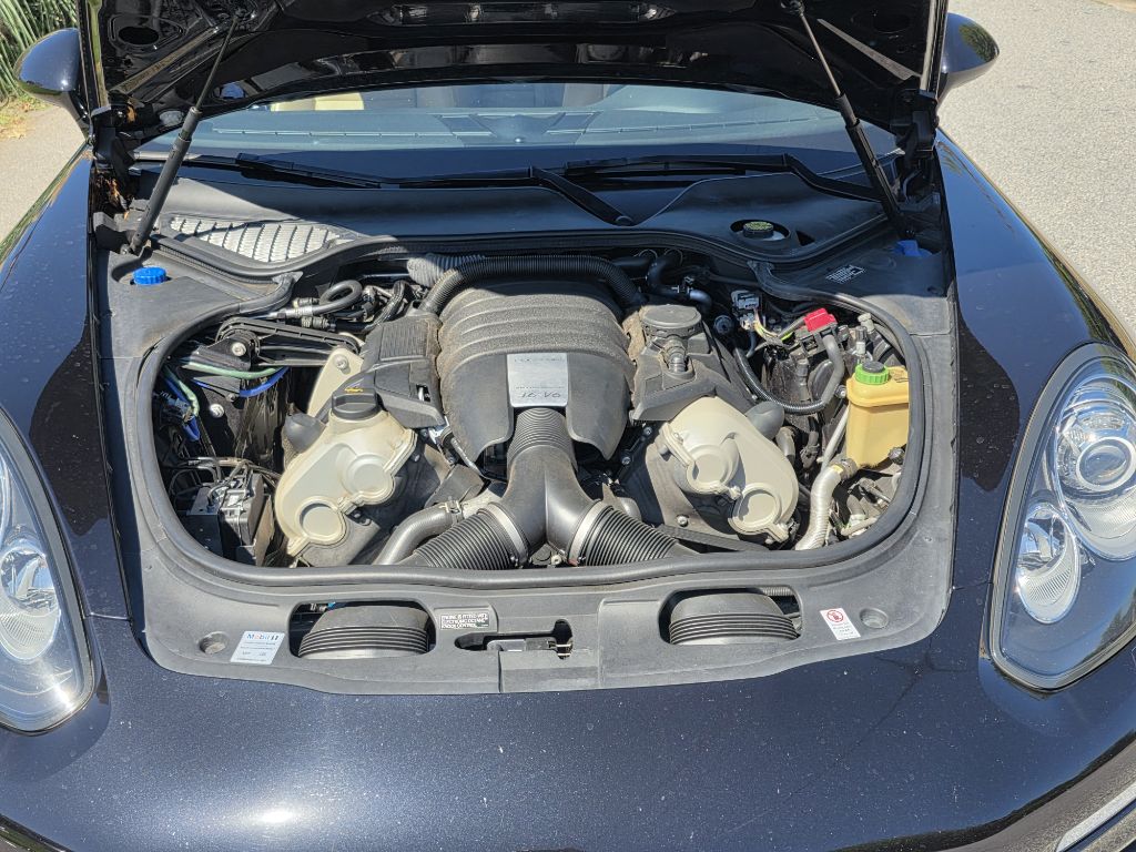 Photo 25 of this PORSCHE PANAMERA