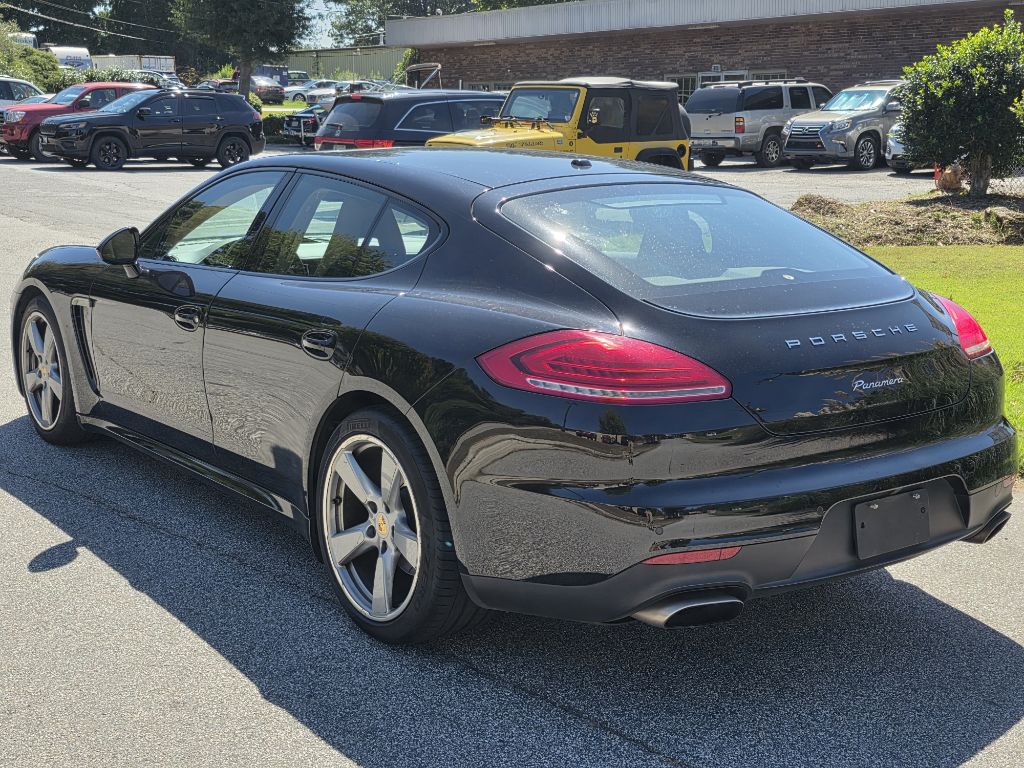 Photo 3 of this PORSCHE PANAMERA