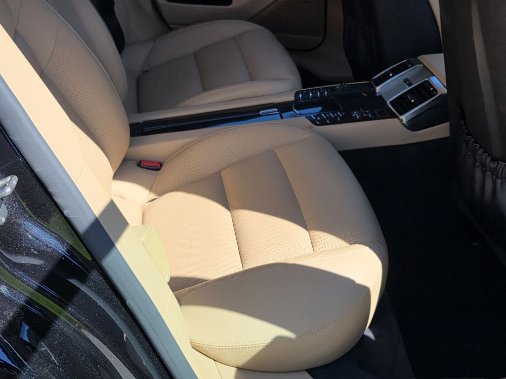 Photo 19 of this PORSCHE PANAMERA