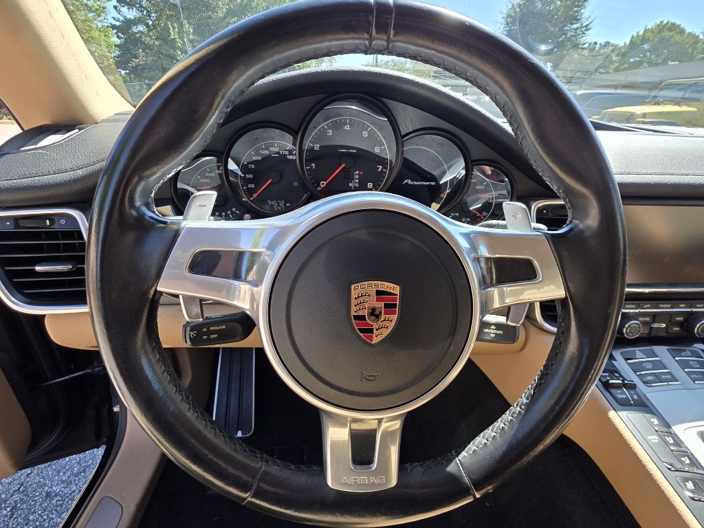 Photo 27 of this PORSCHE PANAMERA