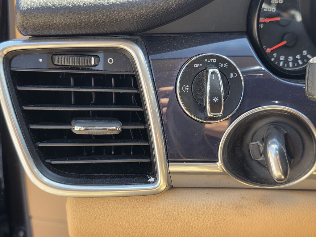 Photo 26 of this PORSCHE PANAMERA