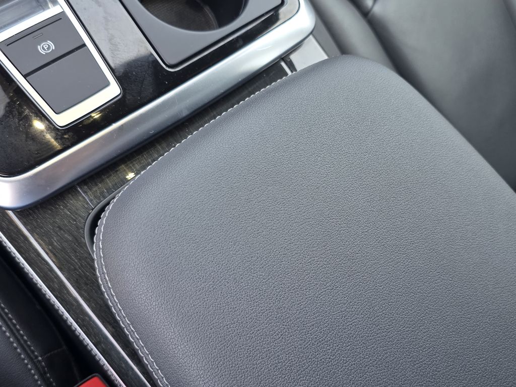 Photo 35 of this AUDI Q7