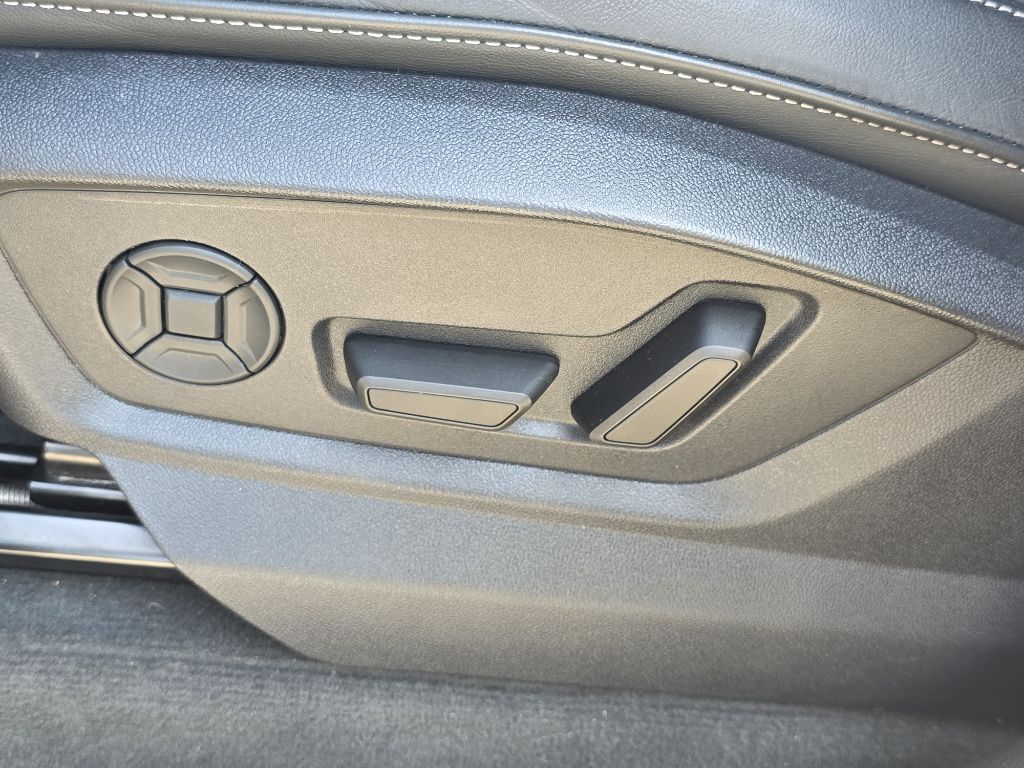 Photo 11 of this AUDI Q7