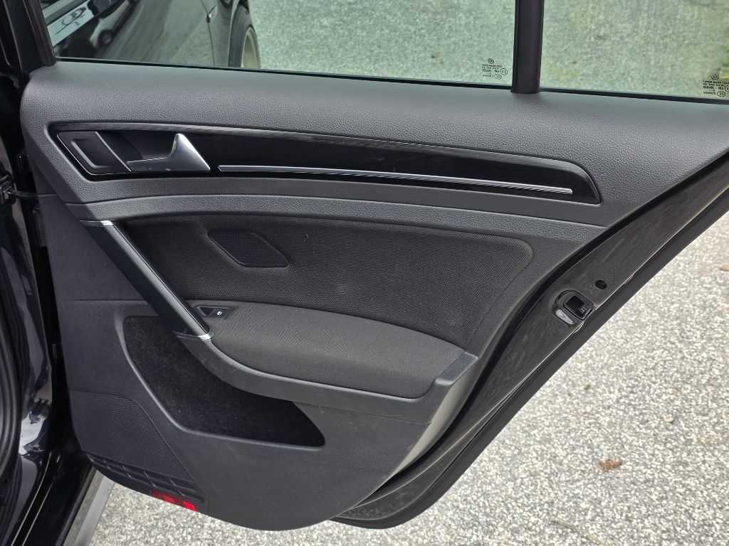 Photo 17 of this VOLKSWAGEN GTI