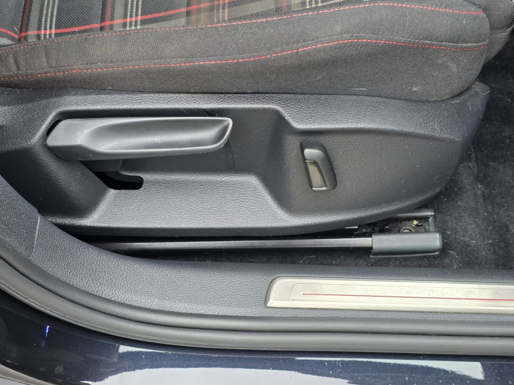 Photo 21 of this VOLKSWAGEN GTI