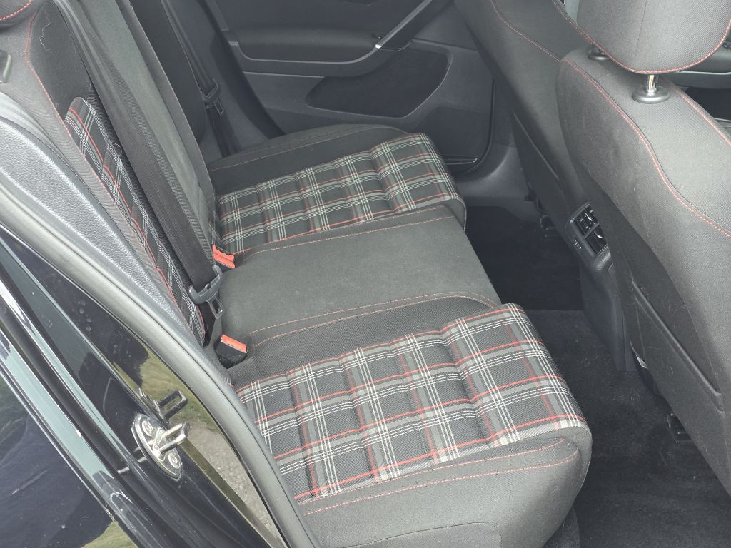 Photo 18 of this VOLKSWAGEN GTI