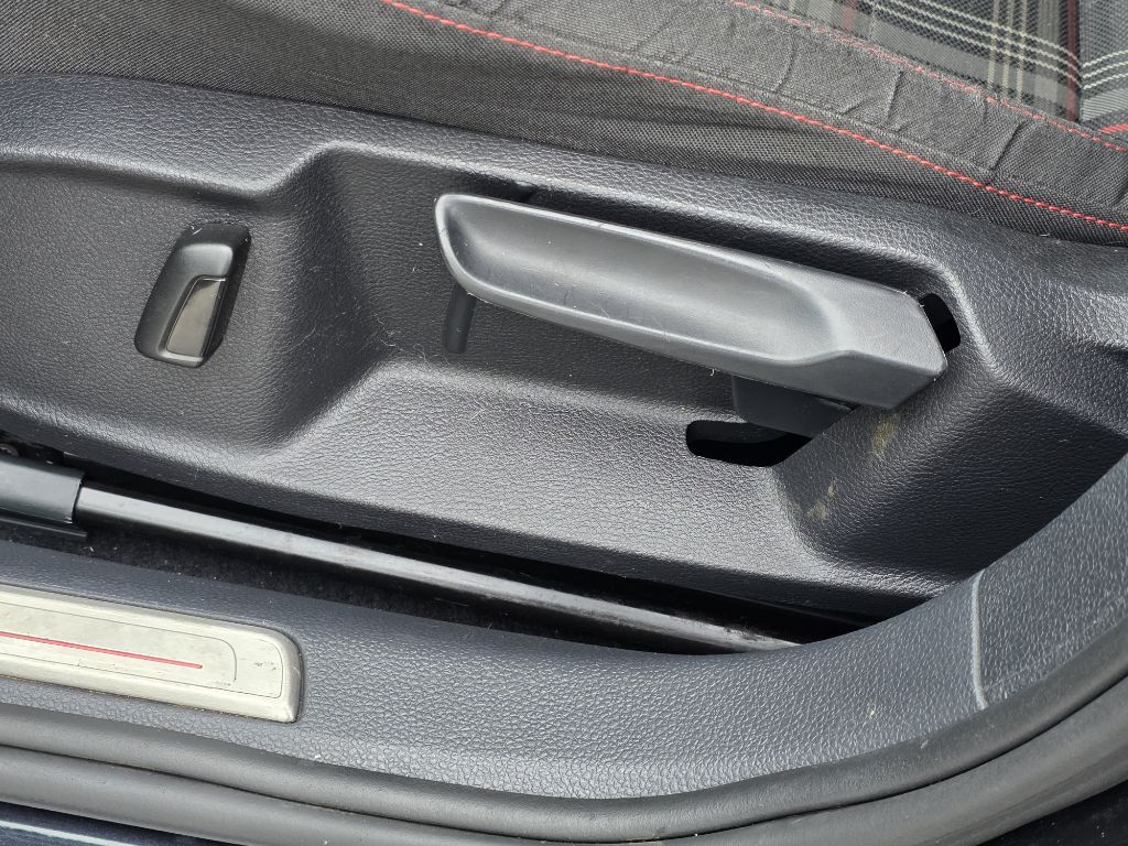 Photo 11 of this VOLKSWAGEN GTI