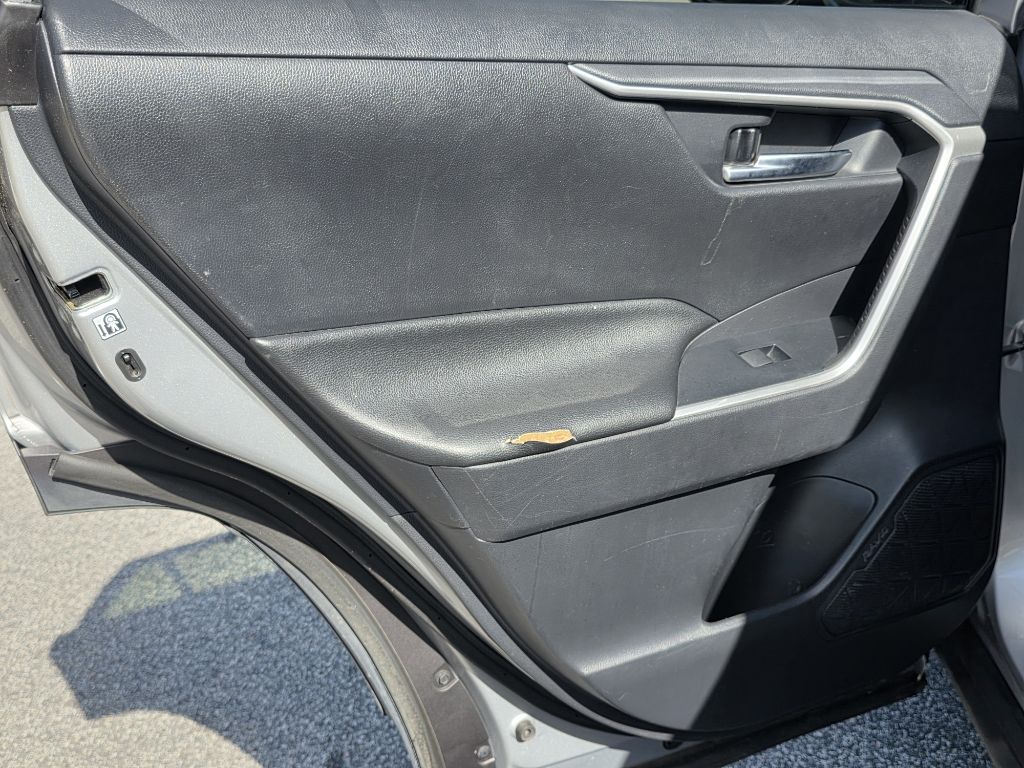 Photo 13 of this TOYOTA RAV4