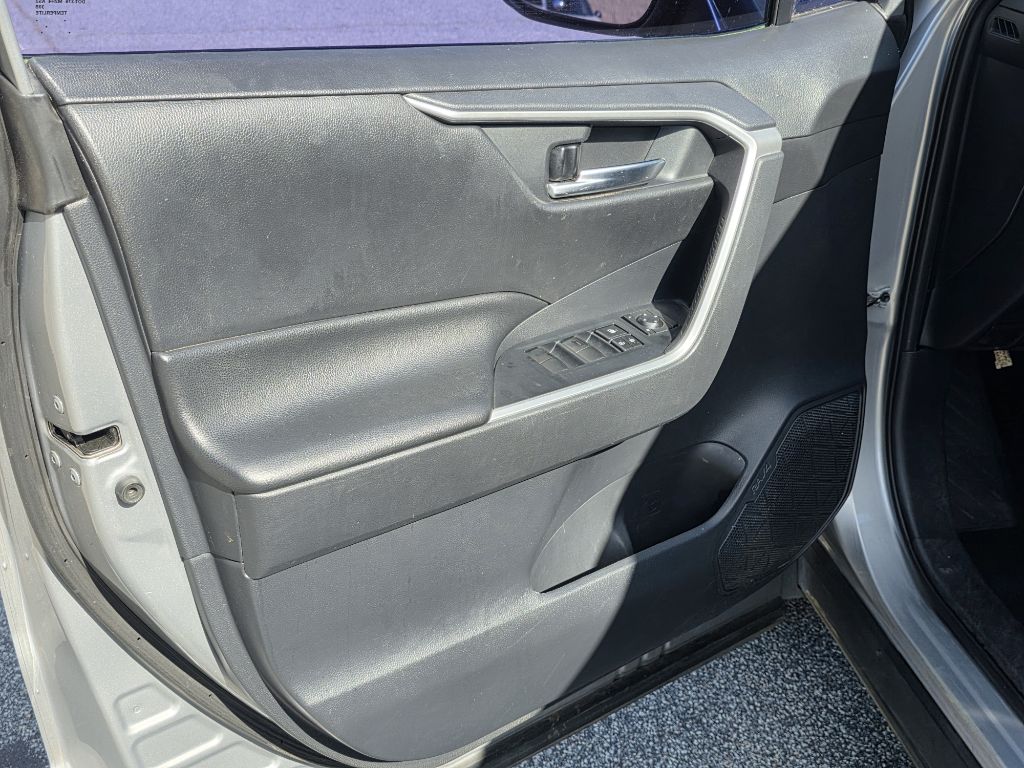 Photo 9 of this TOYOTA RAV4