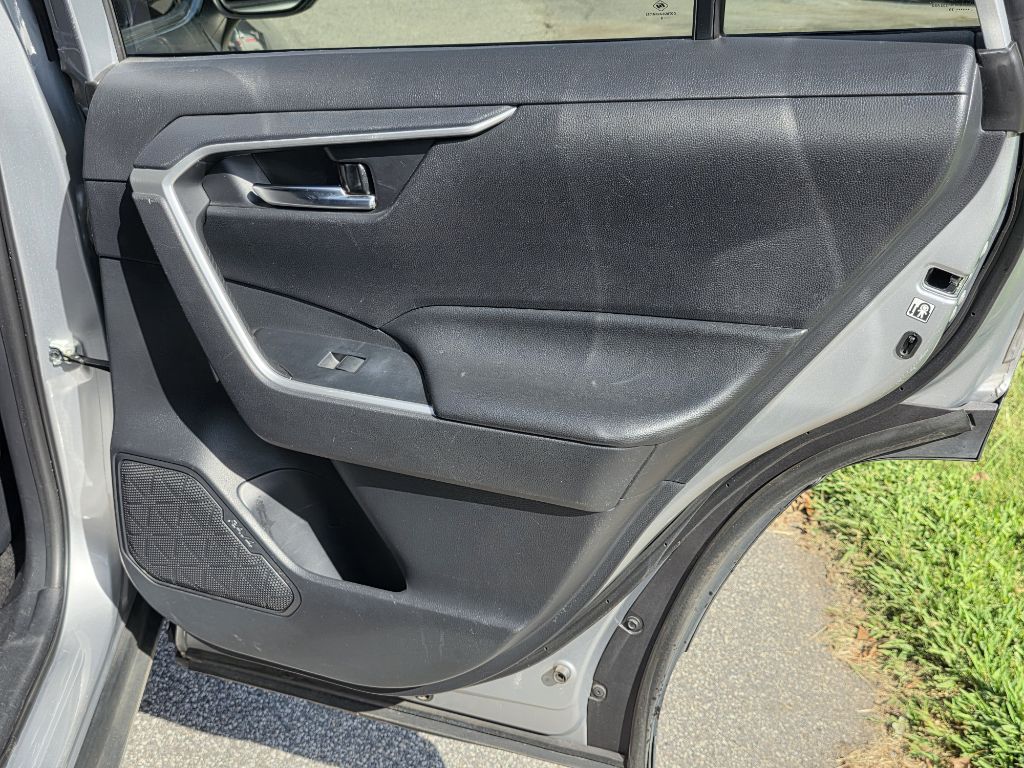 Photo 18 of this TOYOTA RAV4