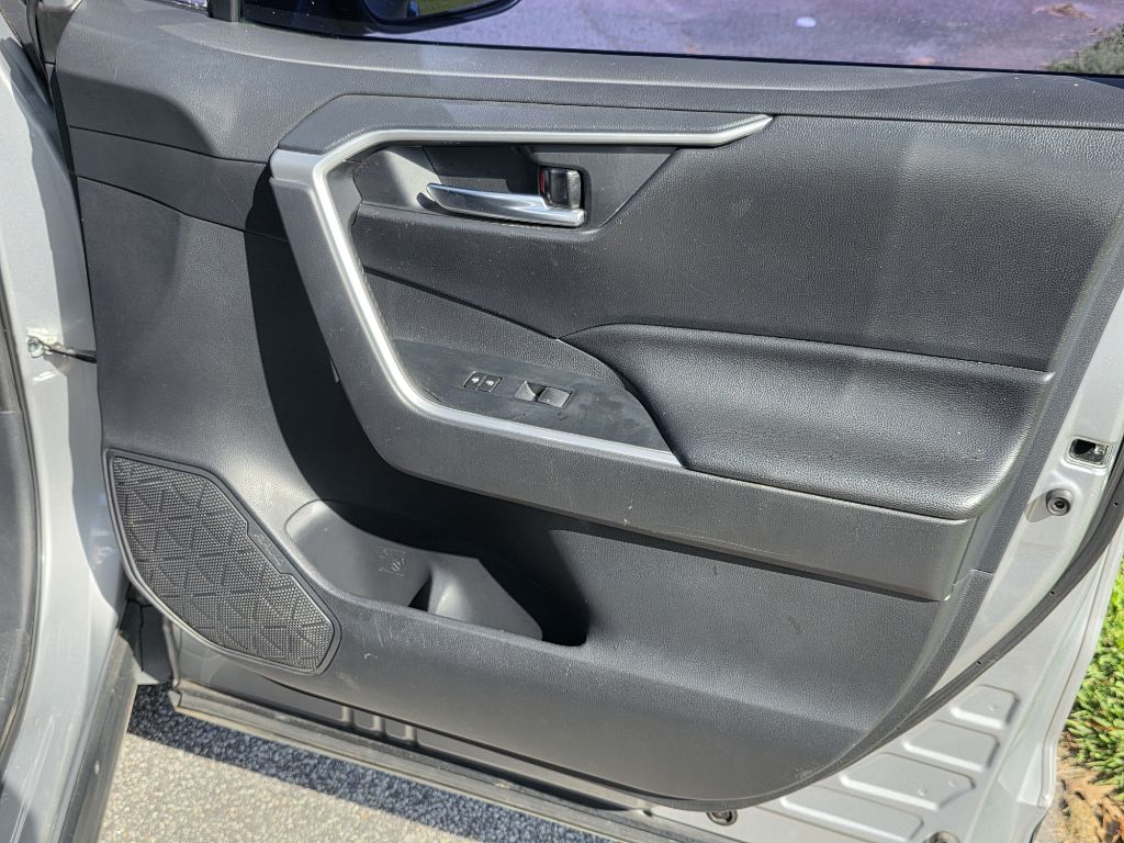 Photo 16 of this TOYOTA RAV4