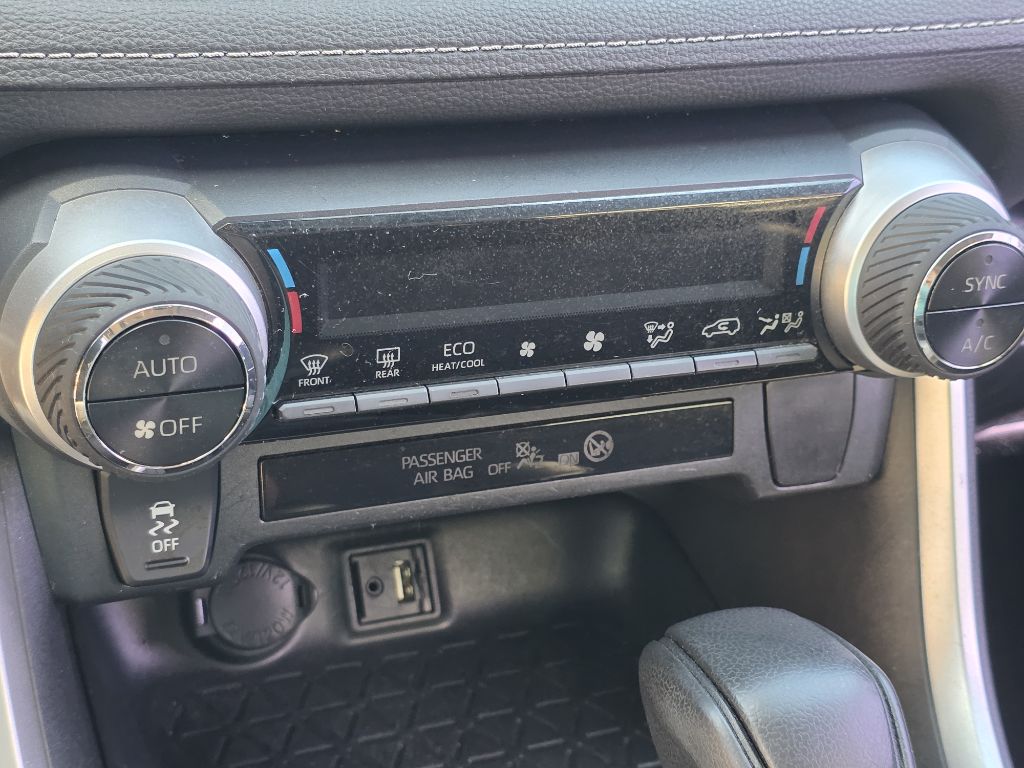 Photo 26 of this TOYOTA RAV4