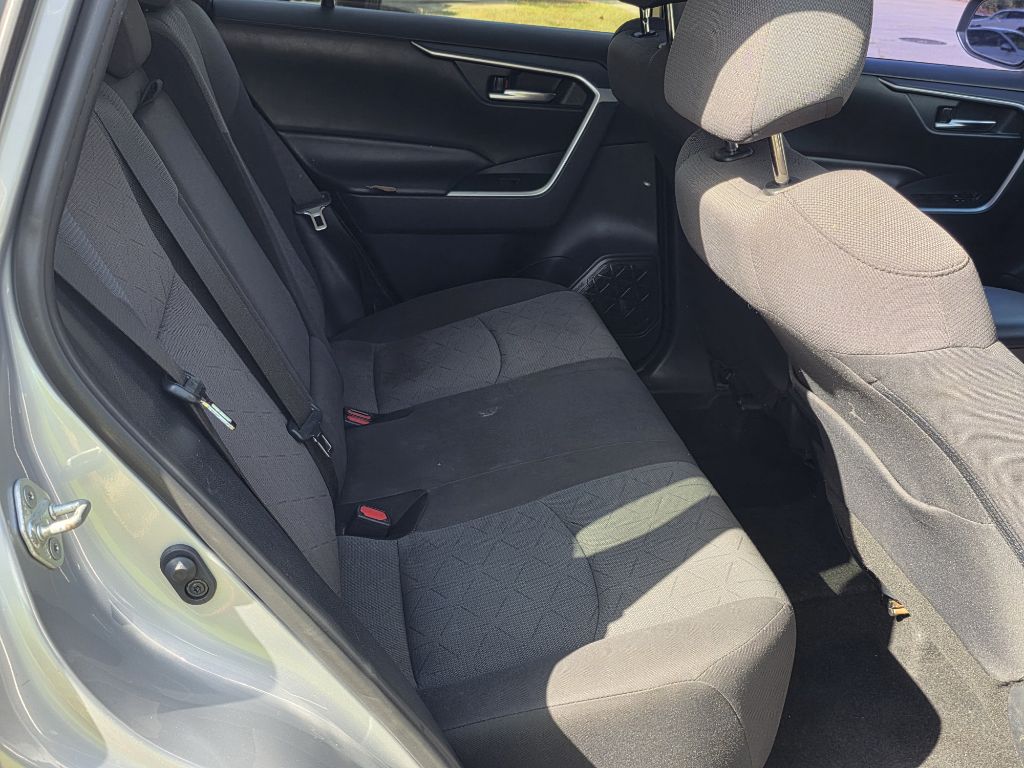 Photo 17 of this TOYOTA RAV4