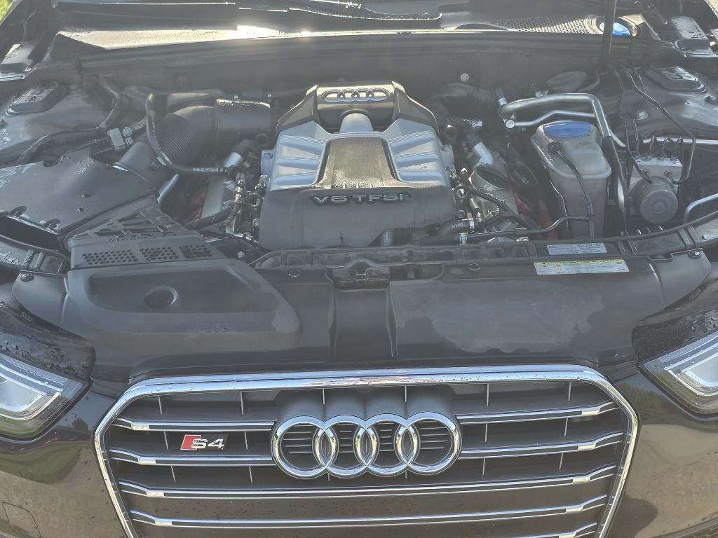 Photo 24 of this AUDI S4