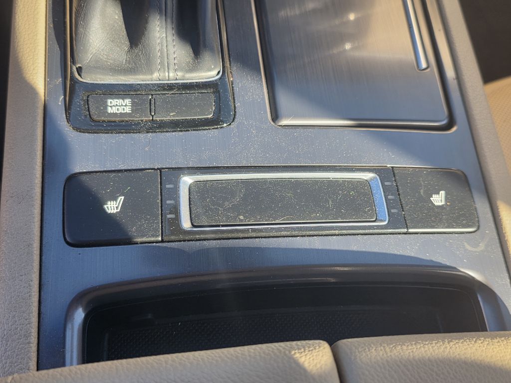 Photo 31 of this HYUNDAI GENESIS