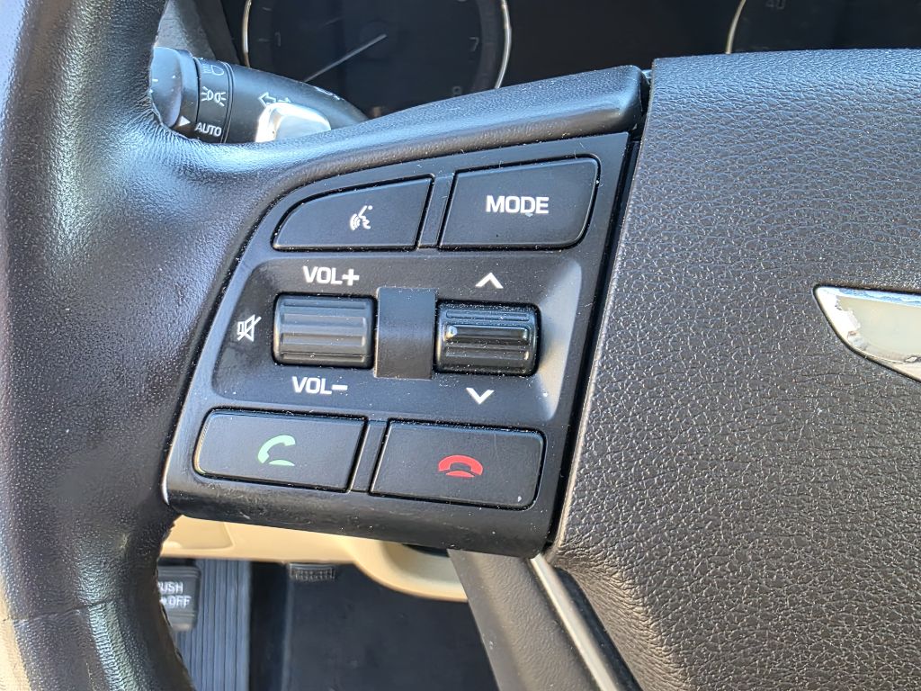 Photo 26 of this HYUNDAI GENESIS