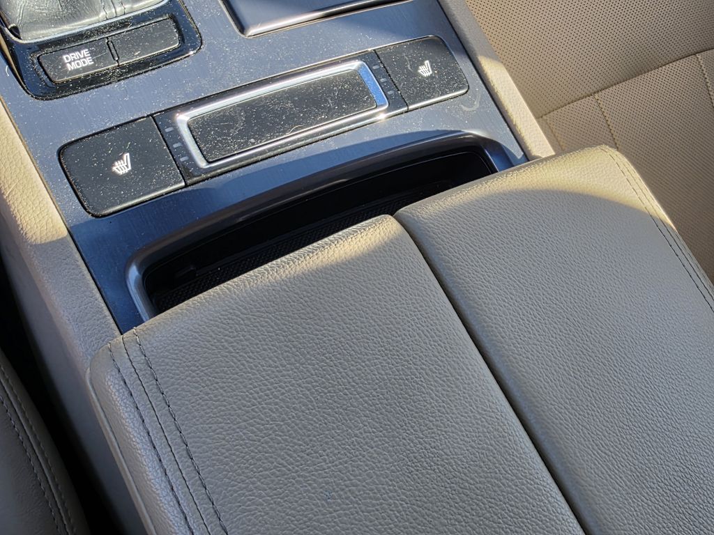 Photo 32 of this HYUNDAI GENESIS