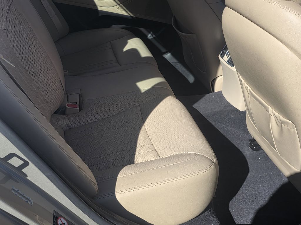 Photo 18 of this HYUNDAI GENESIS