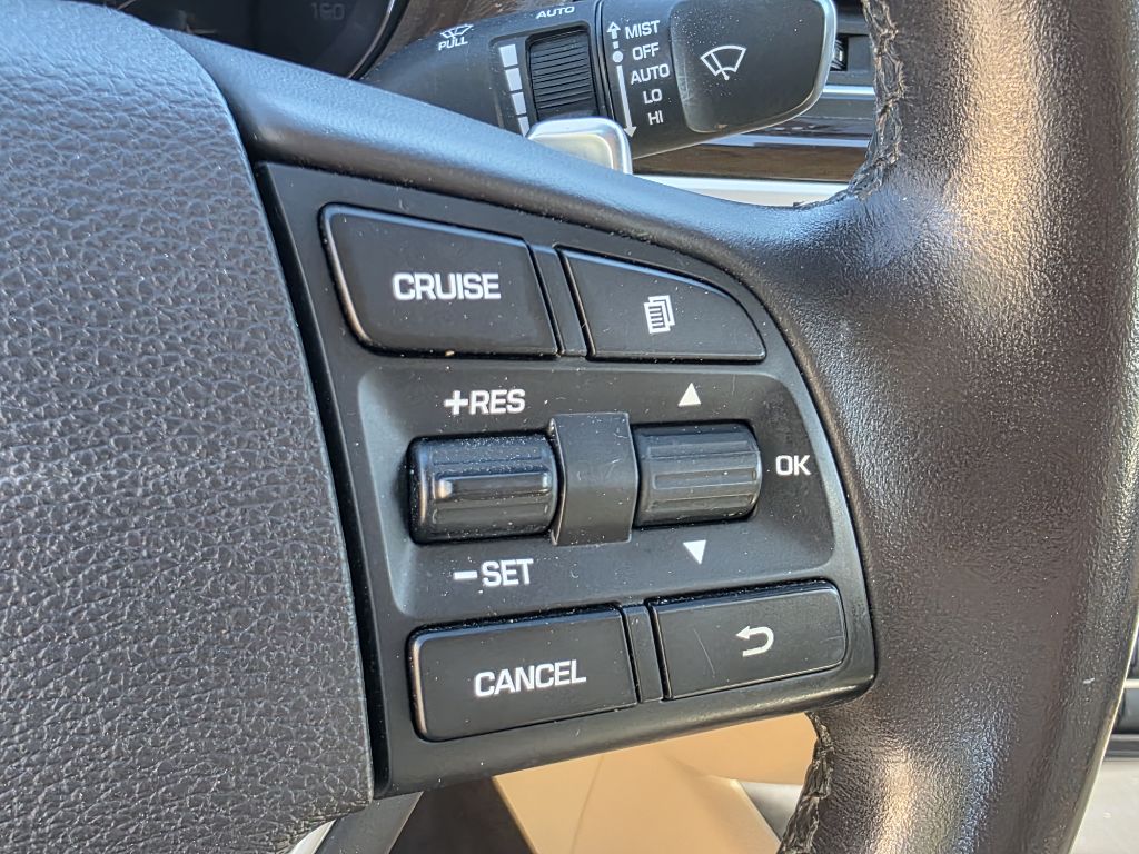 Photo 27 of this HYUNDAI GENESIS