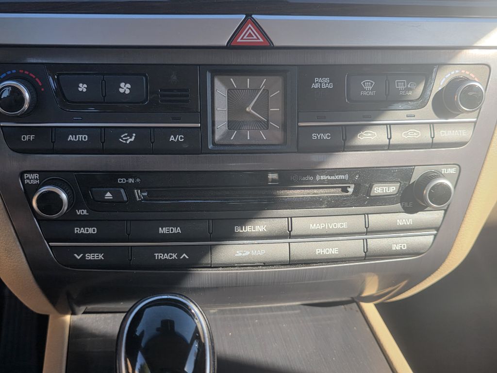 Photo 29 of this HYUNDAI GENESIS