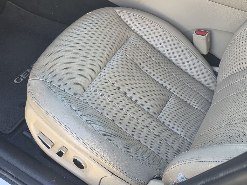 Photo 12 of this HYUNDAI GENESIS