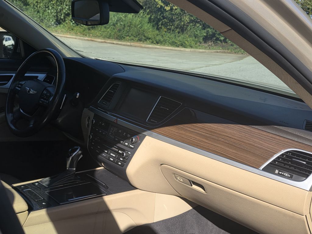 Photo 22 of this HYUNDAI GENESIS
