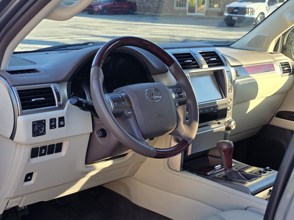 Photo 14 of this LEXUS GX