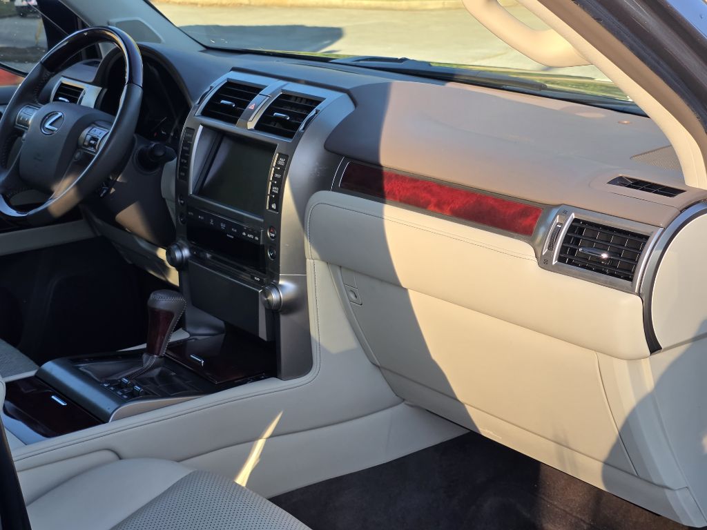Photo 26 of this LEXUS GX
