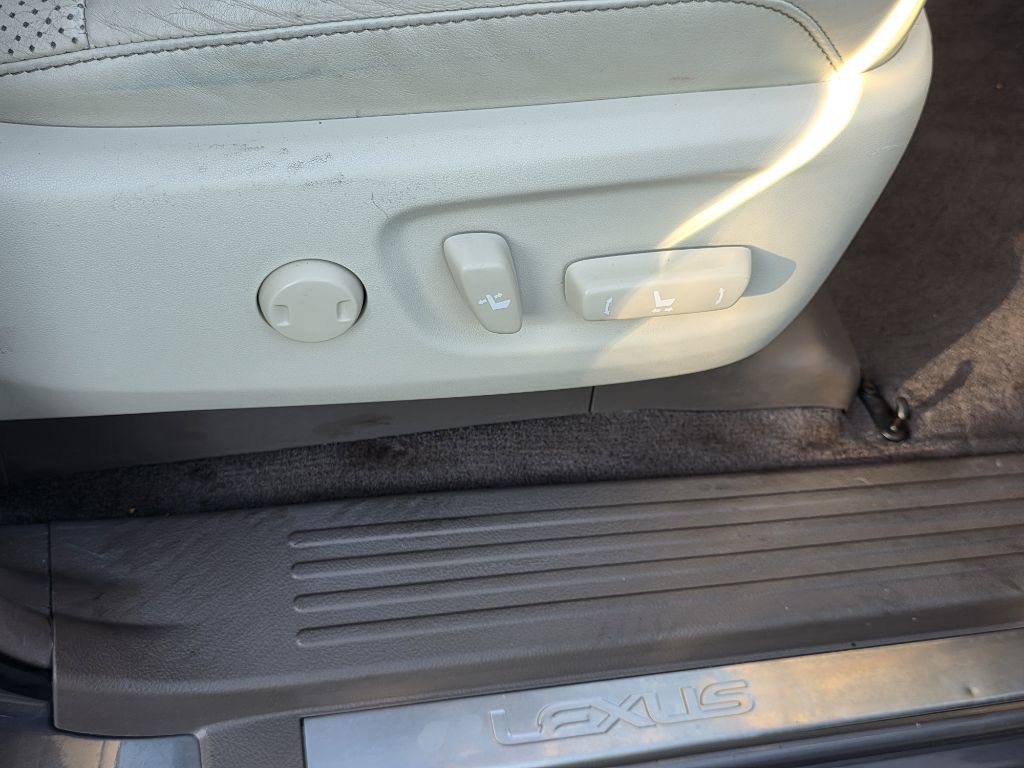 Photo 24 of this LEXUS GX