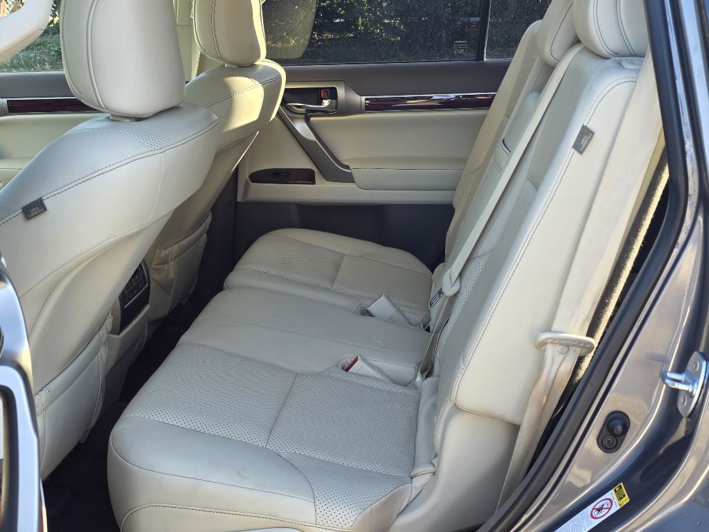 Photo 16 of this LEXUS GX