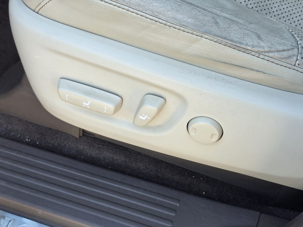 Photo 11 of this LEXUS GX