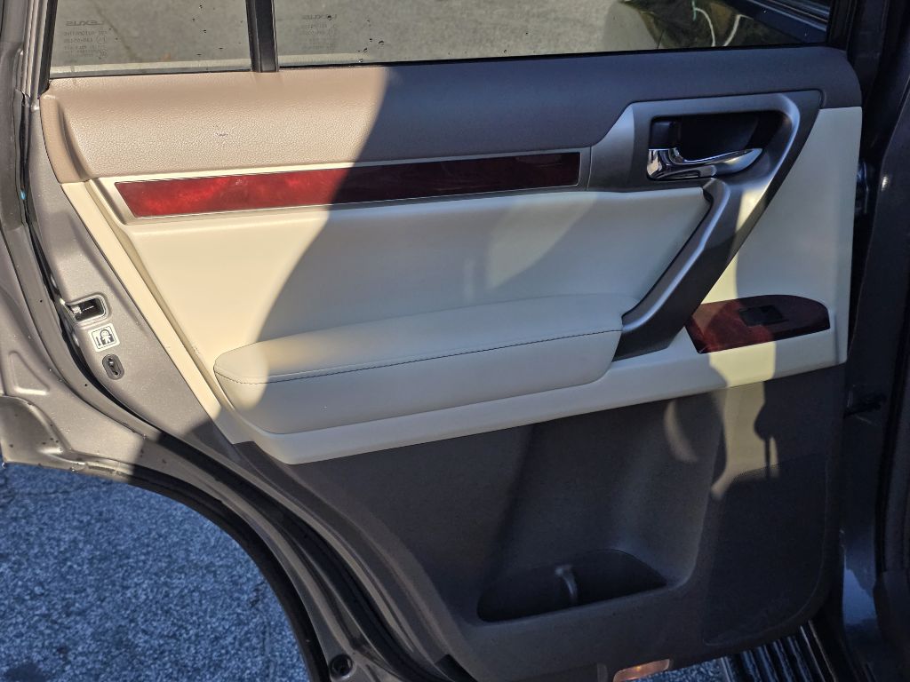 Photo 15 of this LEXUS GX