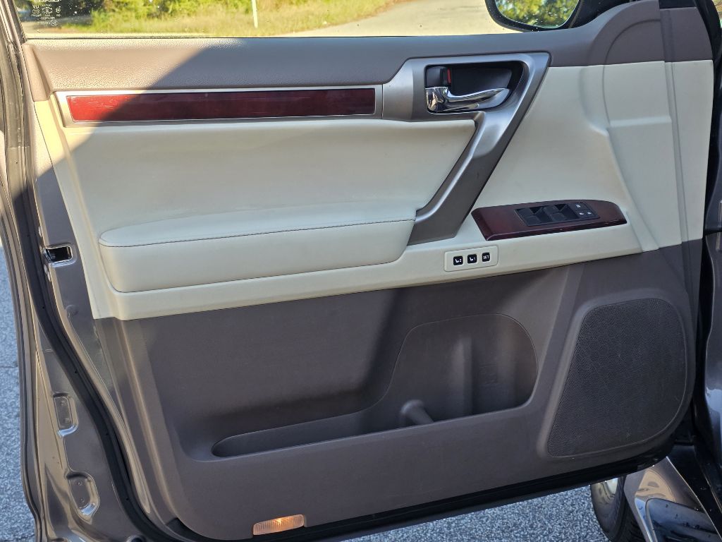 Photo 9 of this LEXUS GX