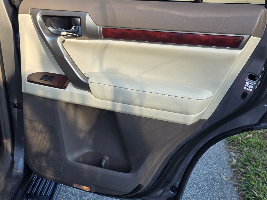 Photo 20 of this LEXUS GX
